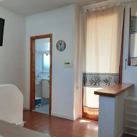 Bilocale Con Giardino Privato, Terrazza Vista Mare E Incantevoli Tramonti Sul Promontorio Di Capo Testa - Iun Q2226 *