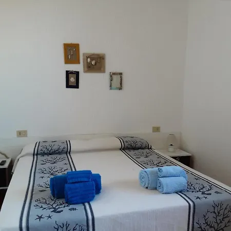 Appartamento Bilocale Con Giardino Privato, Terrazza Vista Mare E Incantevoli Tramonti Sul Promontorio Di Capo Testa - Iun Q2226